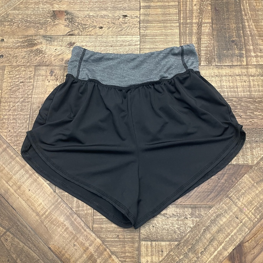 The Sporty Pant by the brand SO